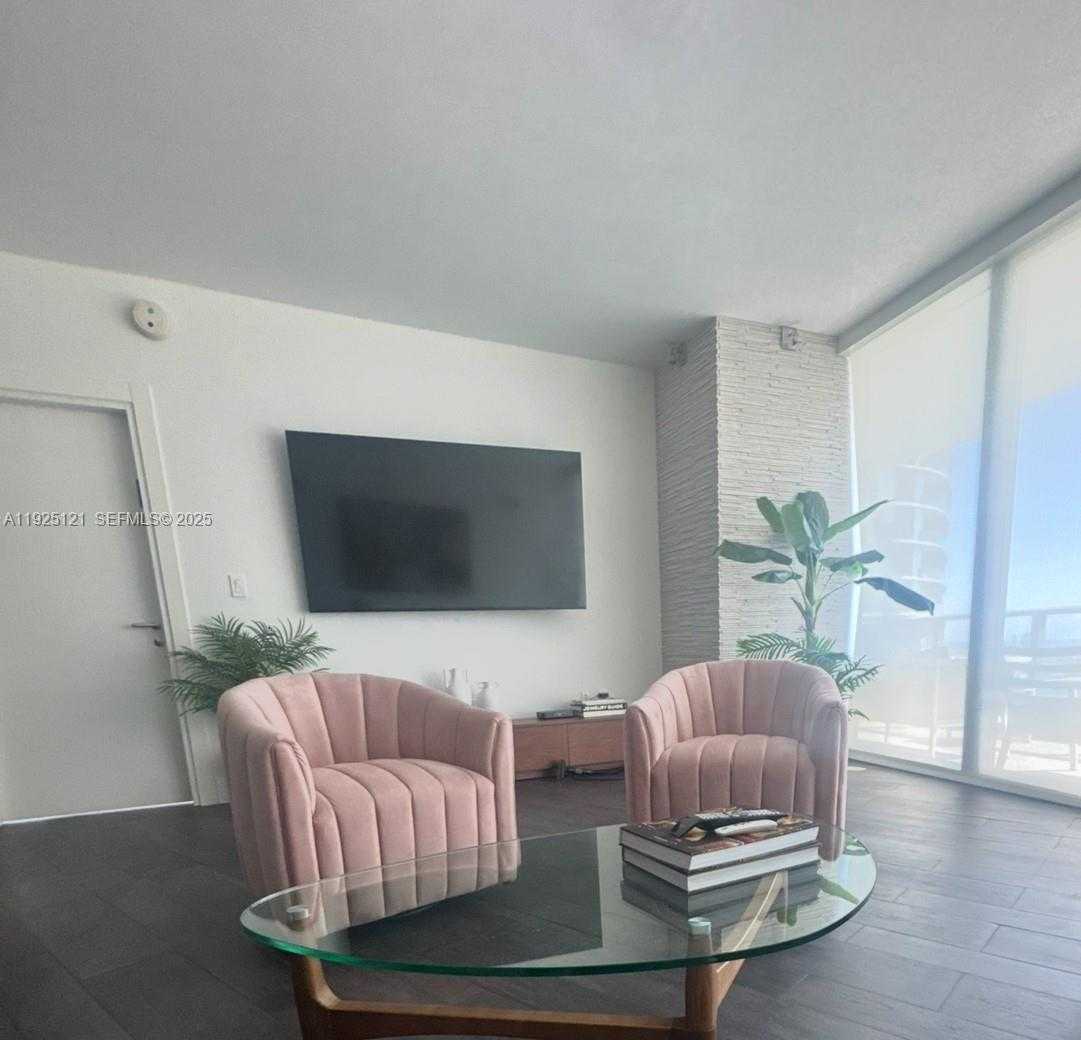 Small Image of 200 BISCAYNE BOULEVARD WAY #4007, Miami Number 12
