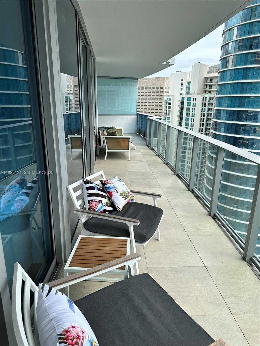 Small Image of 200 BISCAYNE BOULEVARD WAY #4007, Miami Number 2