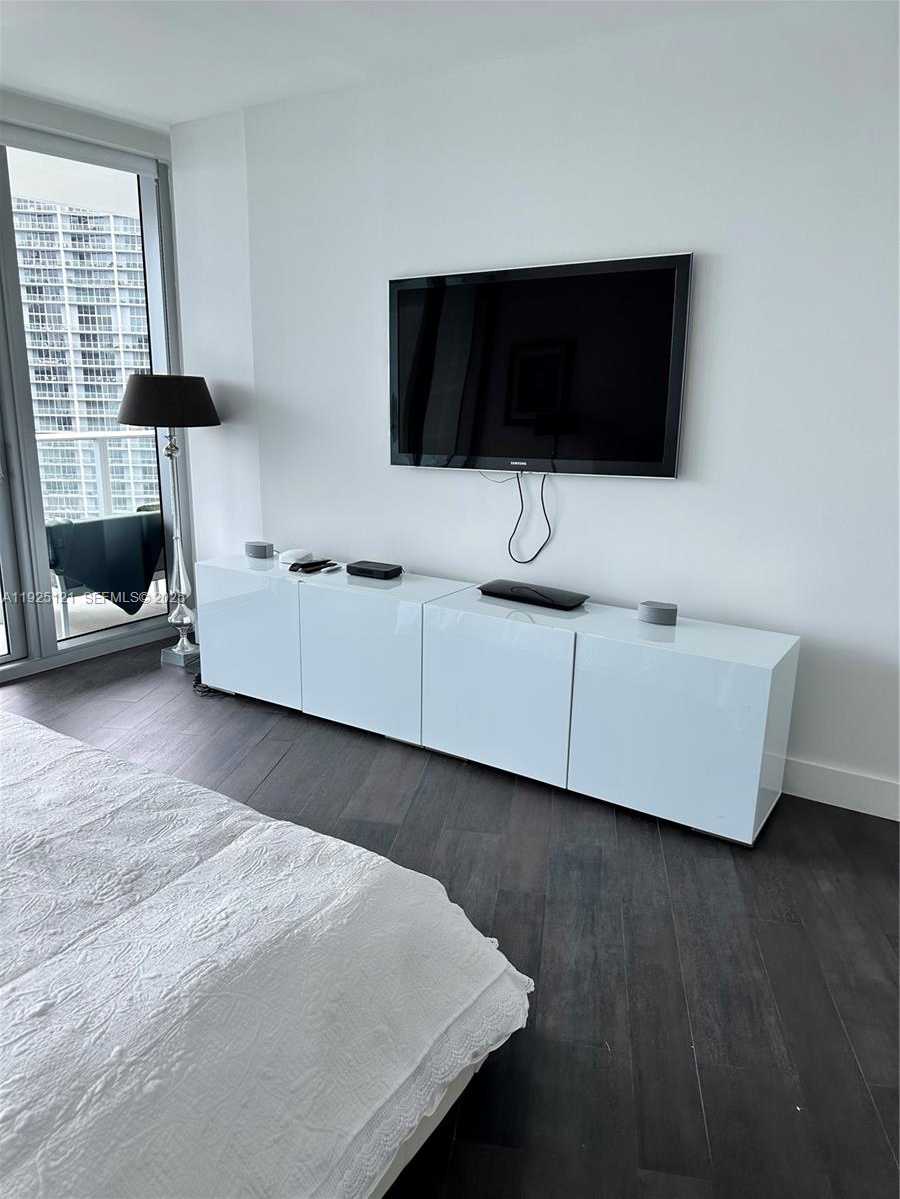 Small Image of 200 BISCAYNE BOULEVARD WAY #4007, Miami Number 4