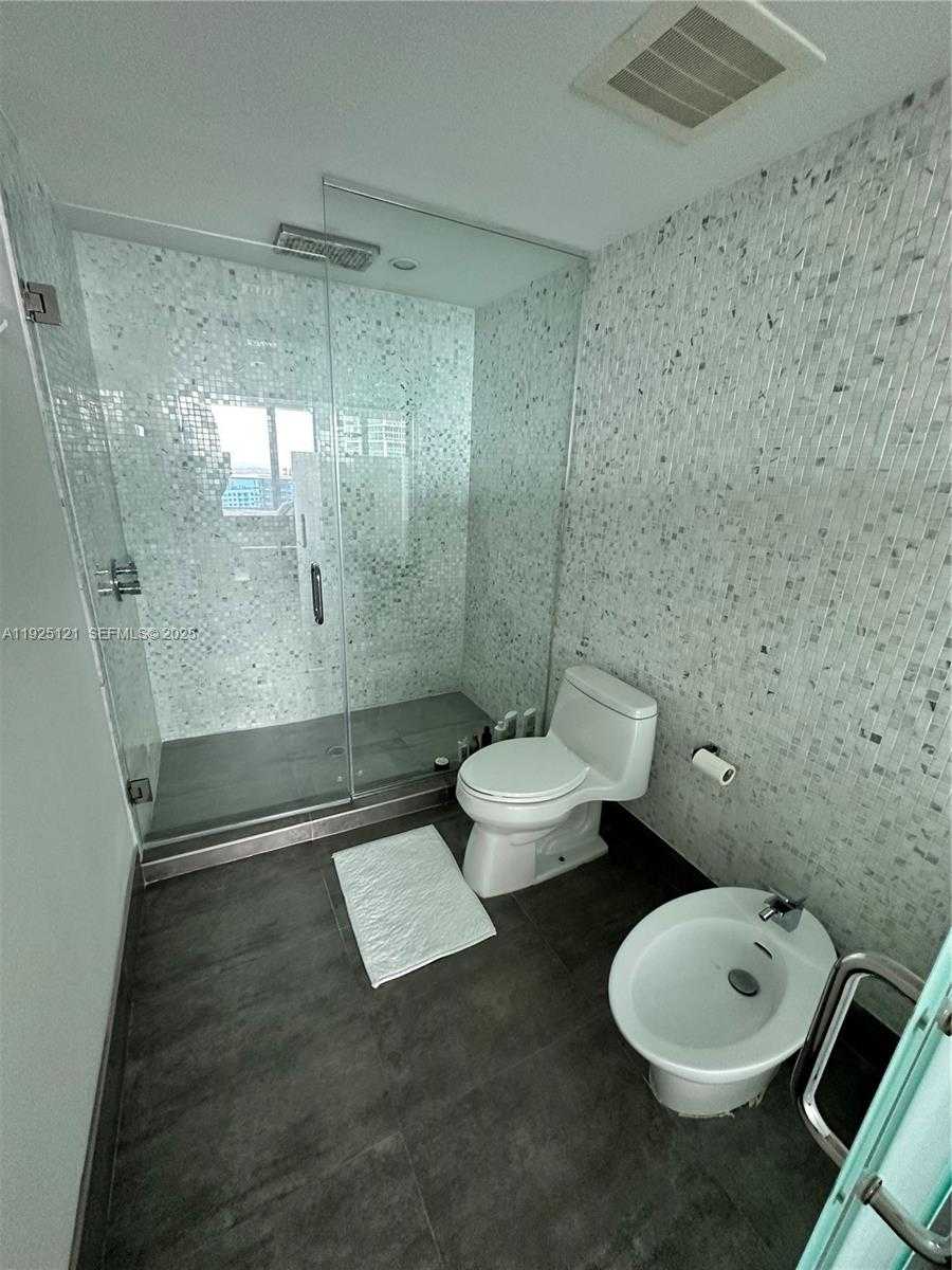 Small Image of 200 BISCAYNE BOULEVARD WAY #4007, Miami Number 7