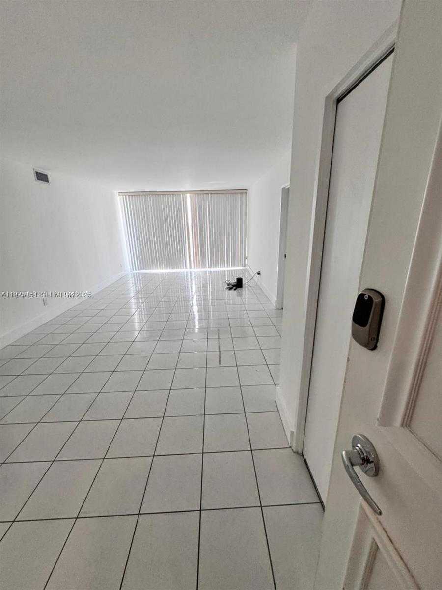 Small Image of 5161 COLLINS AVE #1108, Miami Beach Number 1