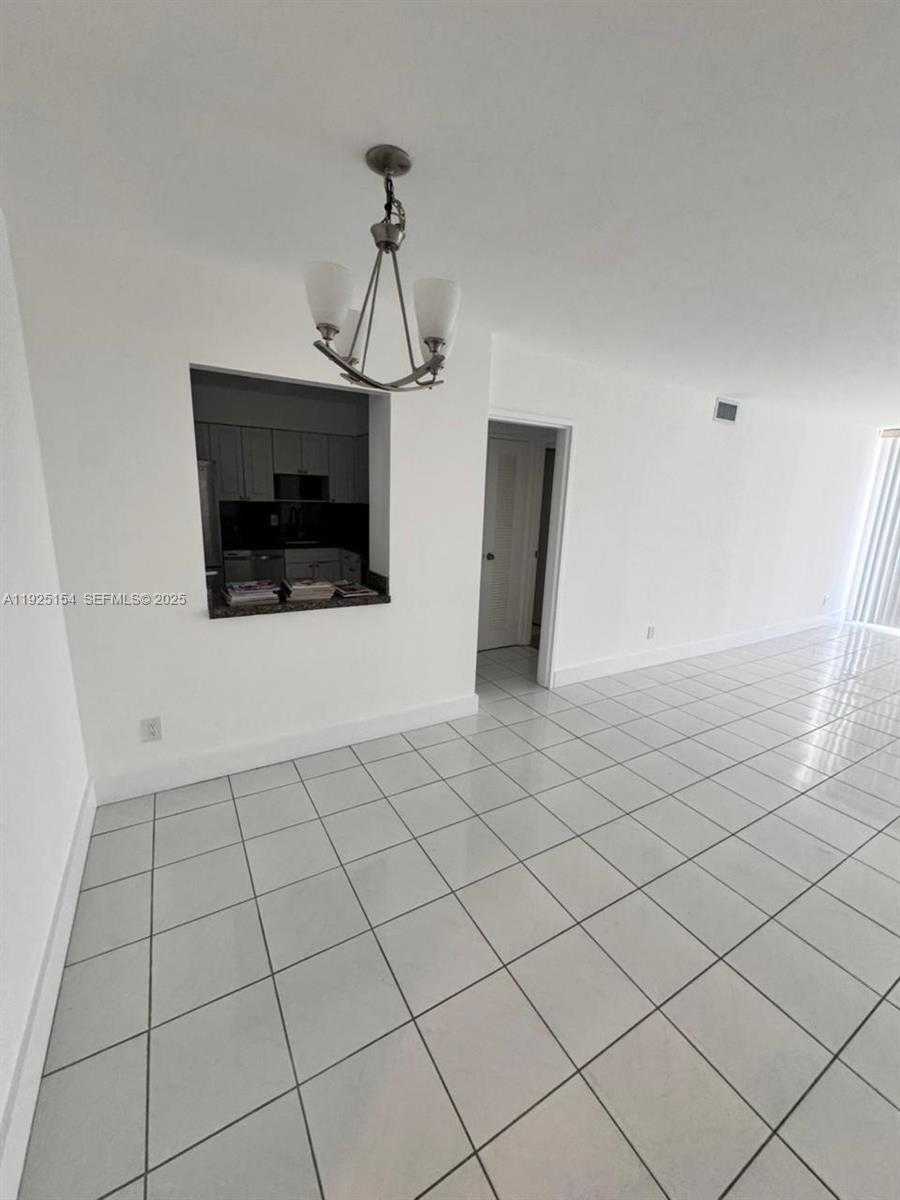 Small Image of 5161 COLLINS AVE #1108, Miami Beach Number 3