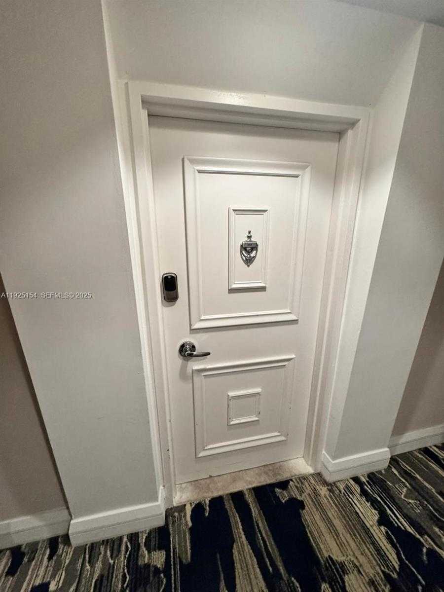 Small Image of 5161 COLLINS AVE #1108, Miami Beach Number 4