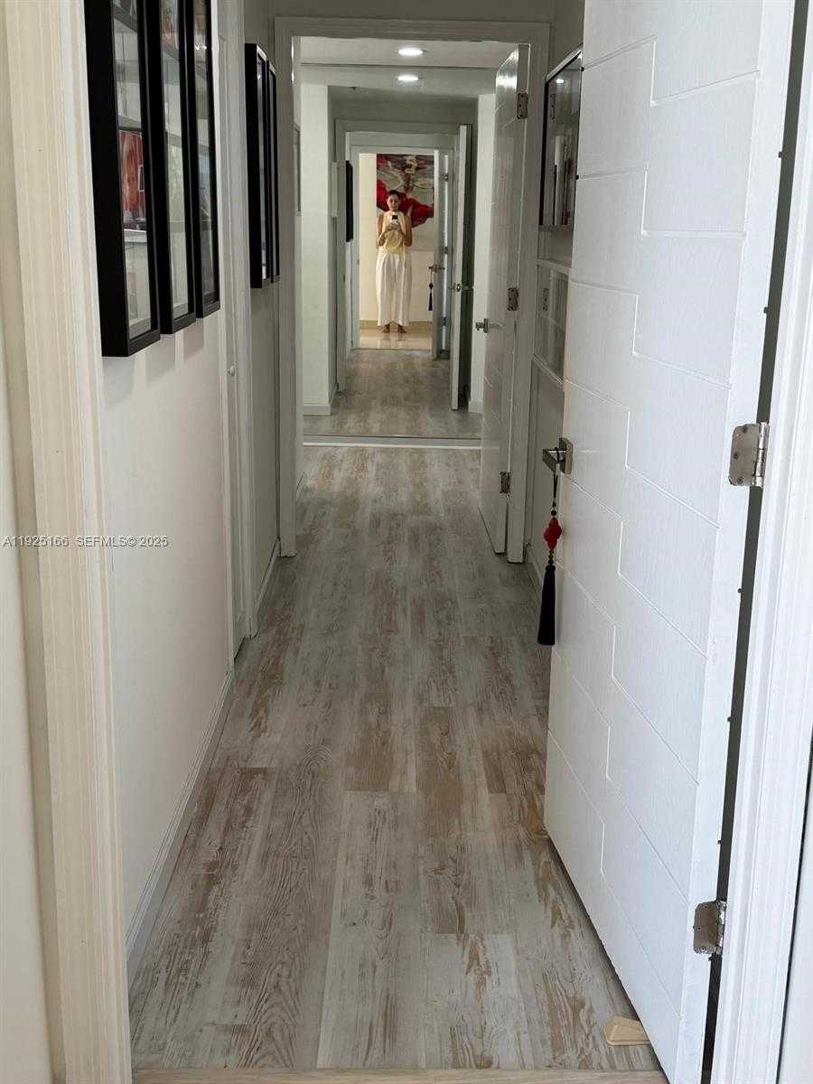 Small Image of 1581 BRICKELL AVE #2005, Miami Number 22