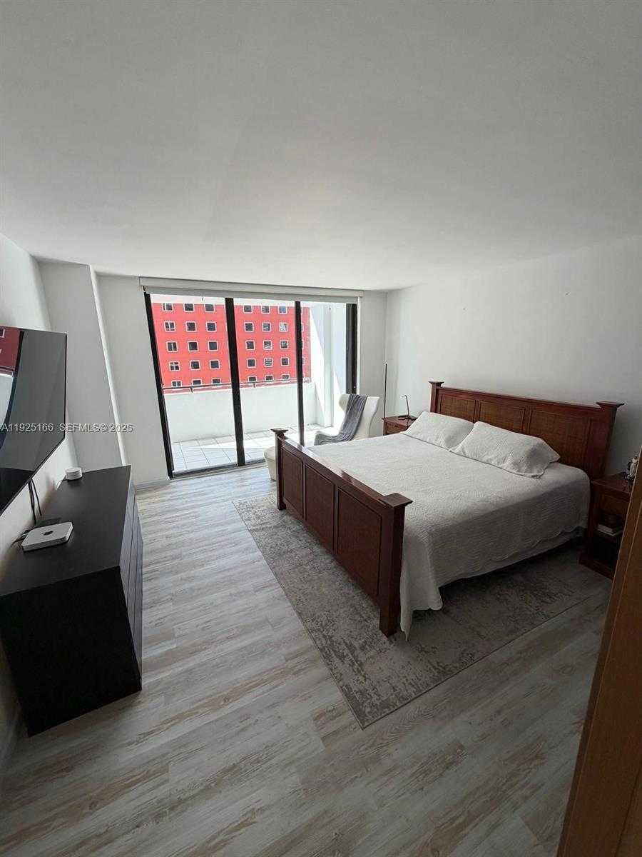 Small Image of 1581 BRICKELL AVE #2005, Miami Number 24