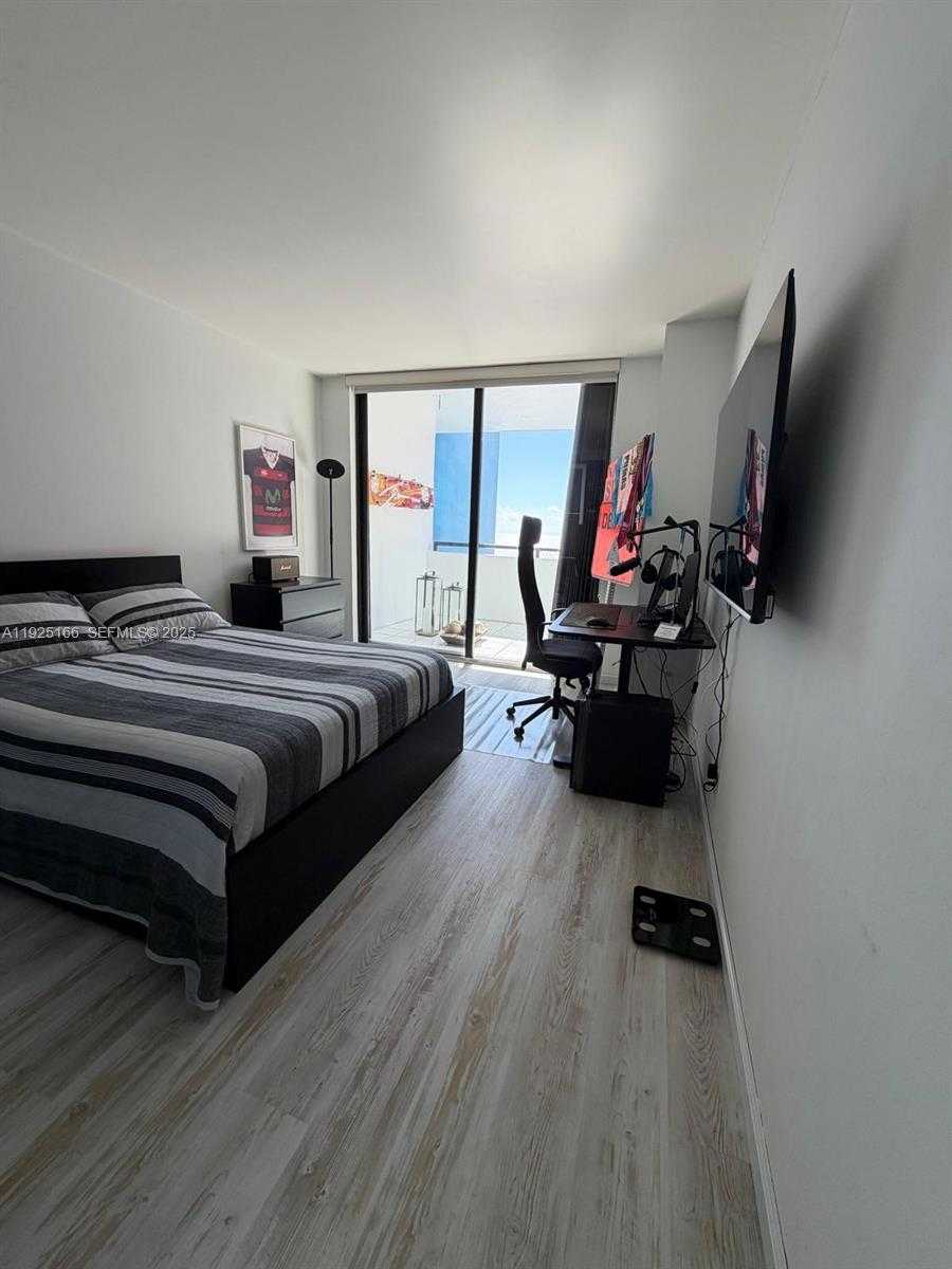 Small Image of 1581 BRICKELL AVE #2005, Miami Number 29