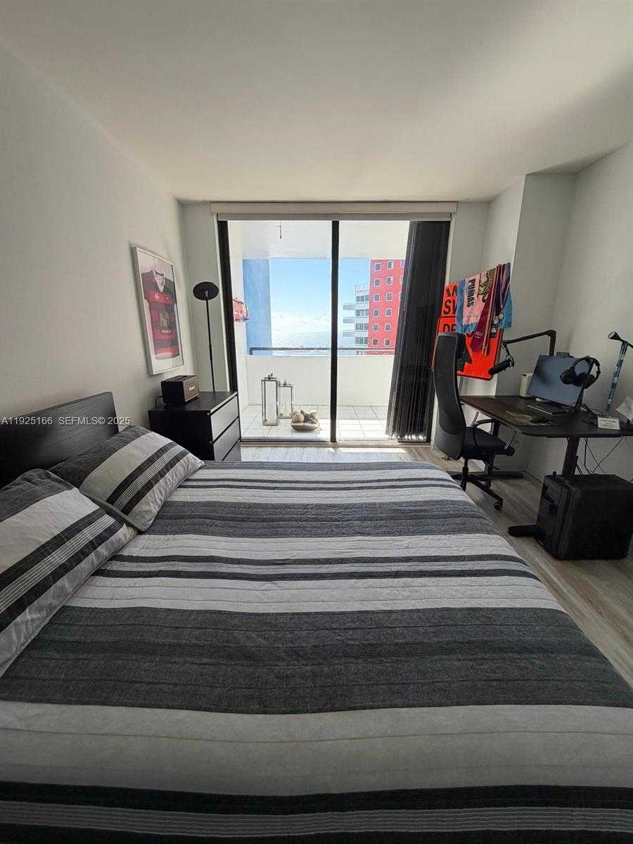 Small Image of 1581 BRICKELL AVE #2005, Miami Number 30