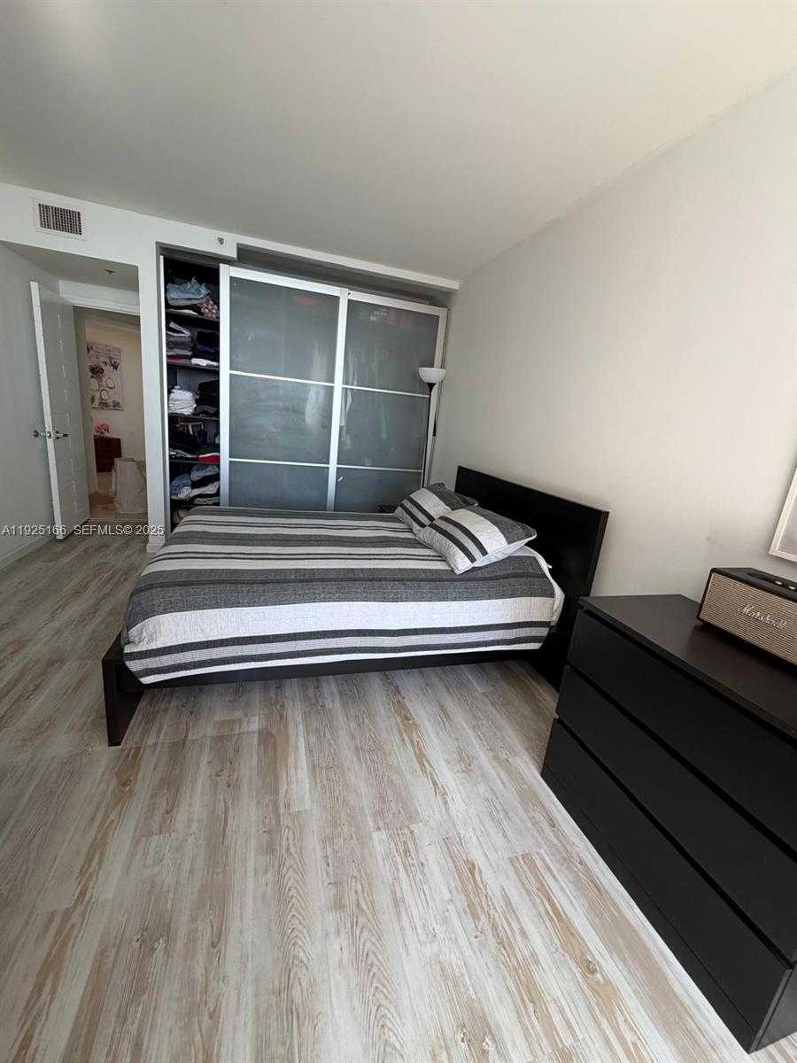 Small Image of 1581 BRICKELL AVE #2005, Miami Number 31