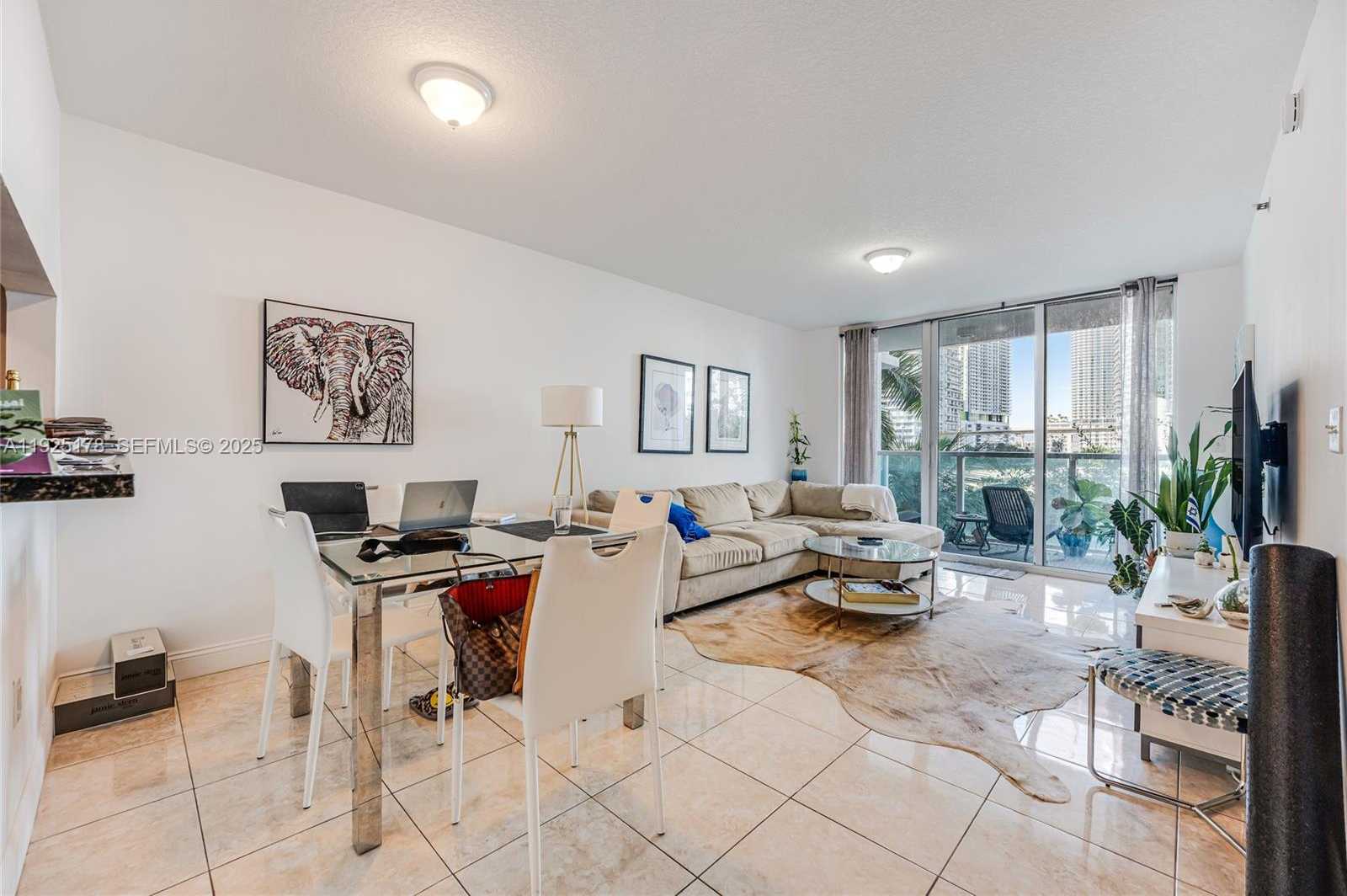 Small Image of 31 SOUTH EAST 5TH ST #409, Miami Number 3