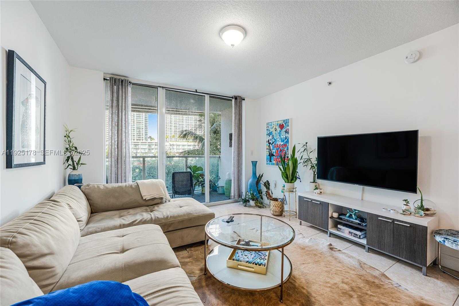 Small Image of 31 SOUTH EAST 5TH ST #409, Miami Number 4