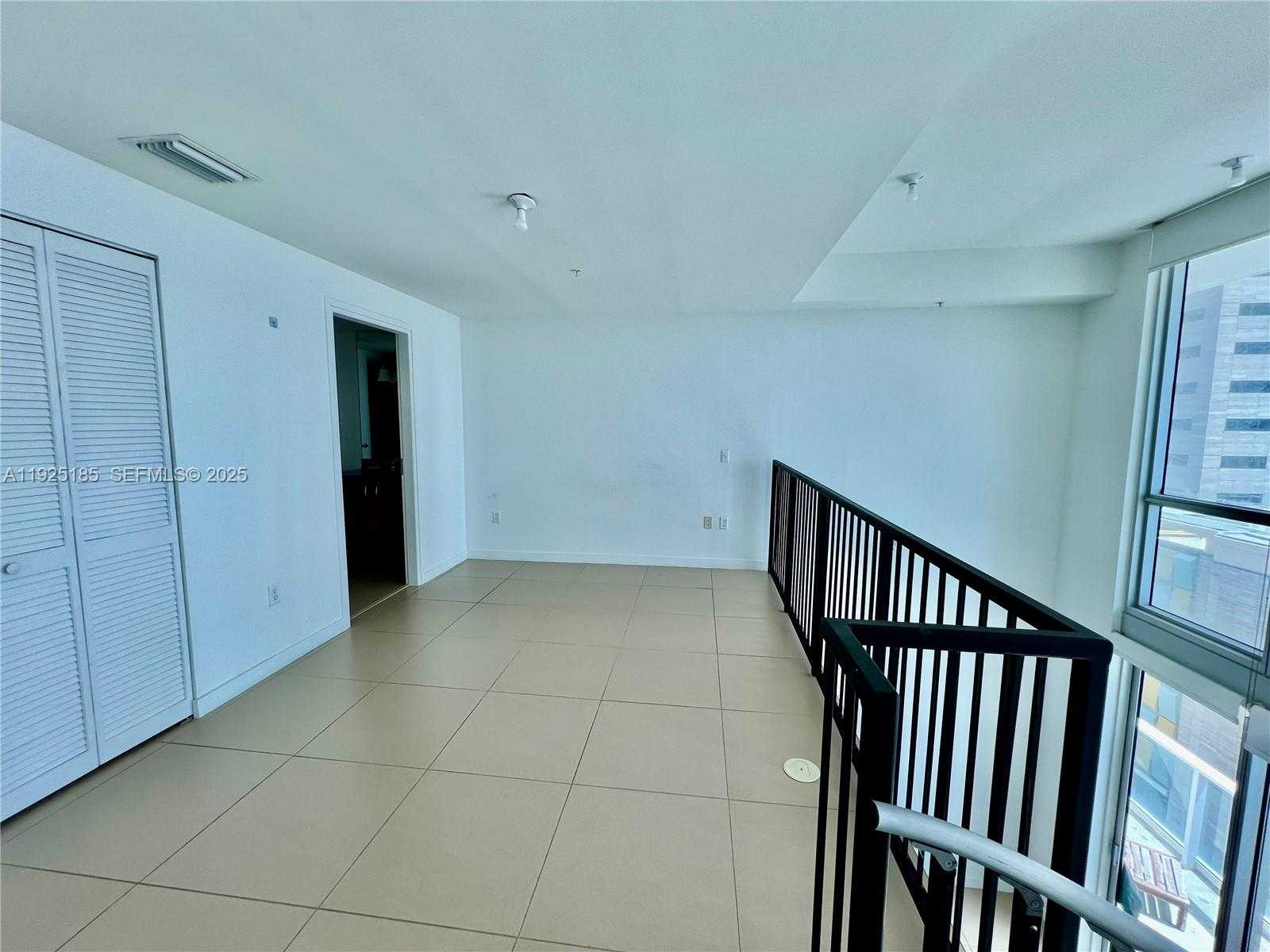 Small Image of 300 SOUTH BISCAYNE BLVD #Loft 1028, Miami Number 11