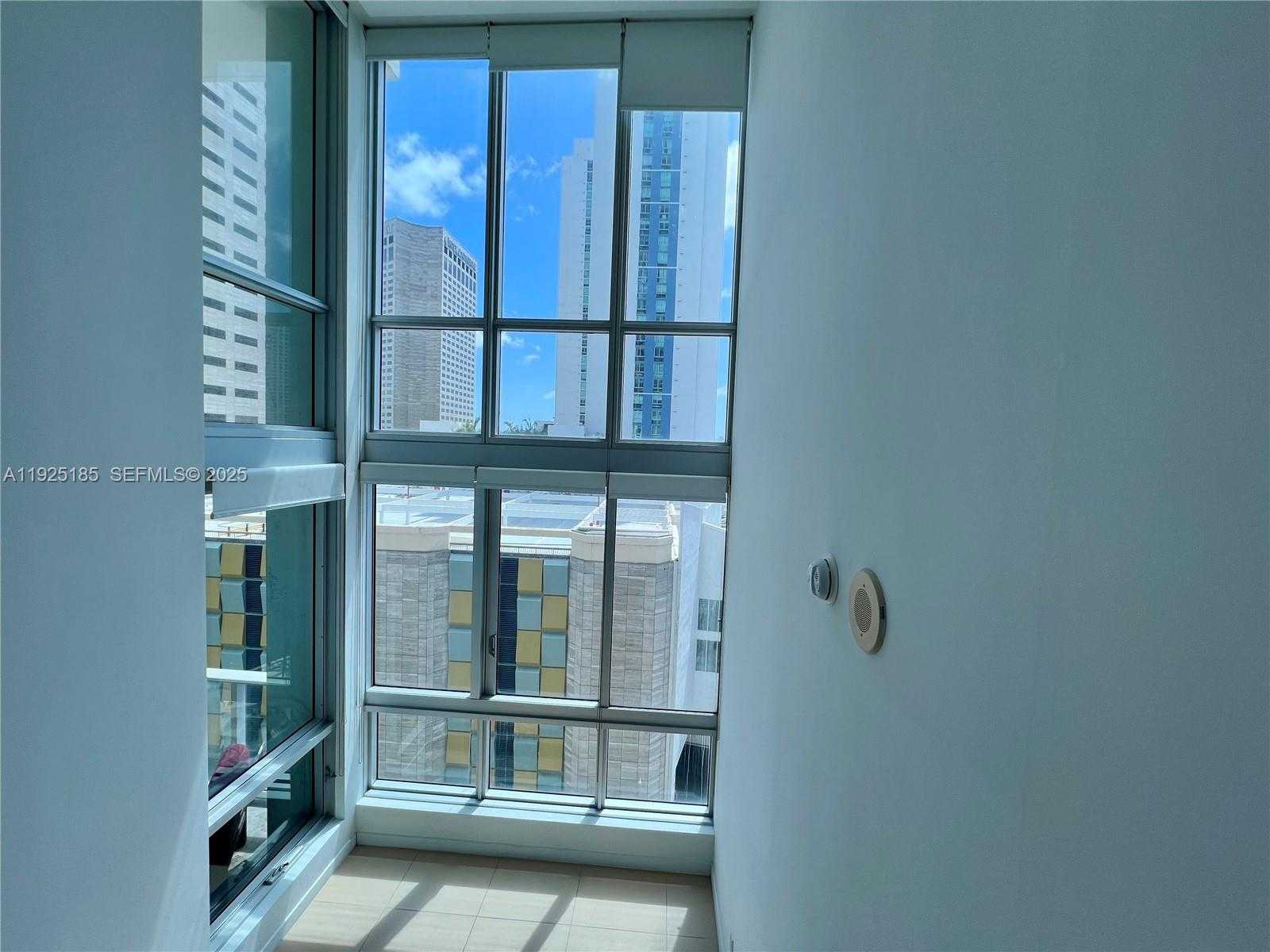 Small Image of 300 SOUTH BISCAYNE BLVD #Loft 1028, Miami Number 12