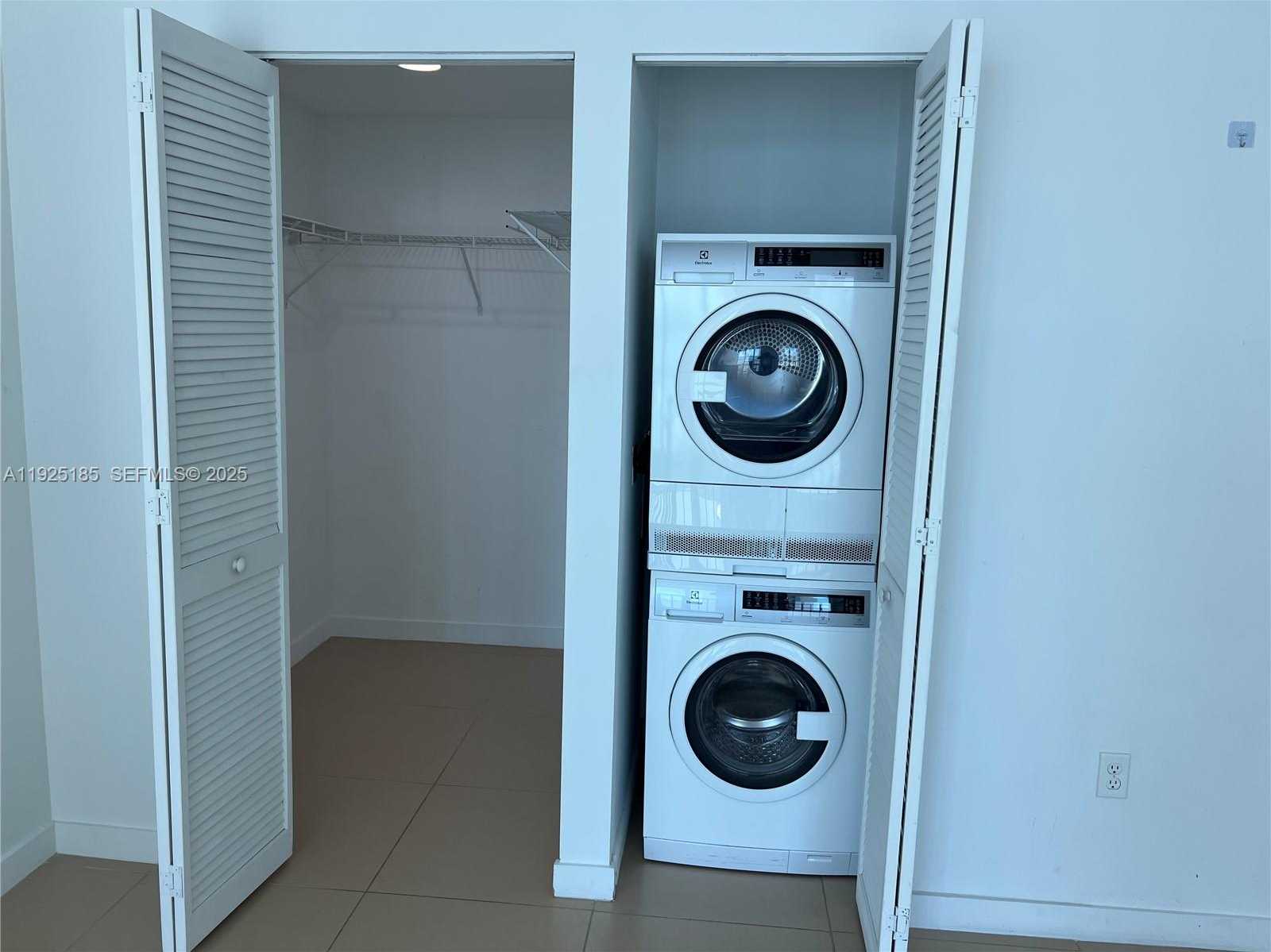 Small Image of 300 SOUTH BISCAYNE BLVD #Loft 1028, Miami Number 16