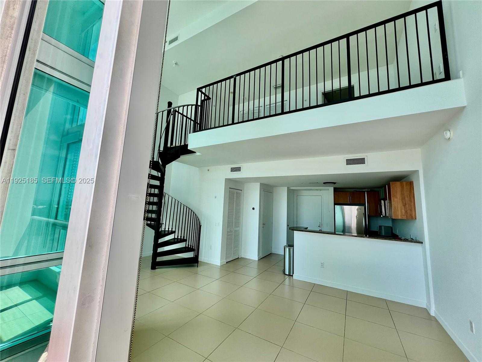 Small Image of 300 SOUTH BISCAYNE BLVD #Loft 1028, Miami Number 2