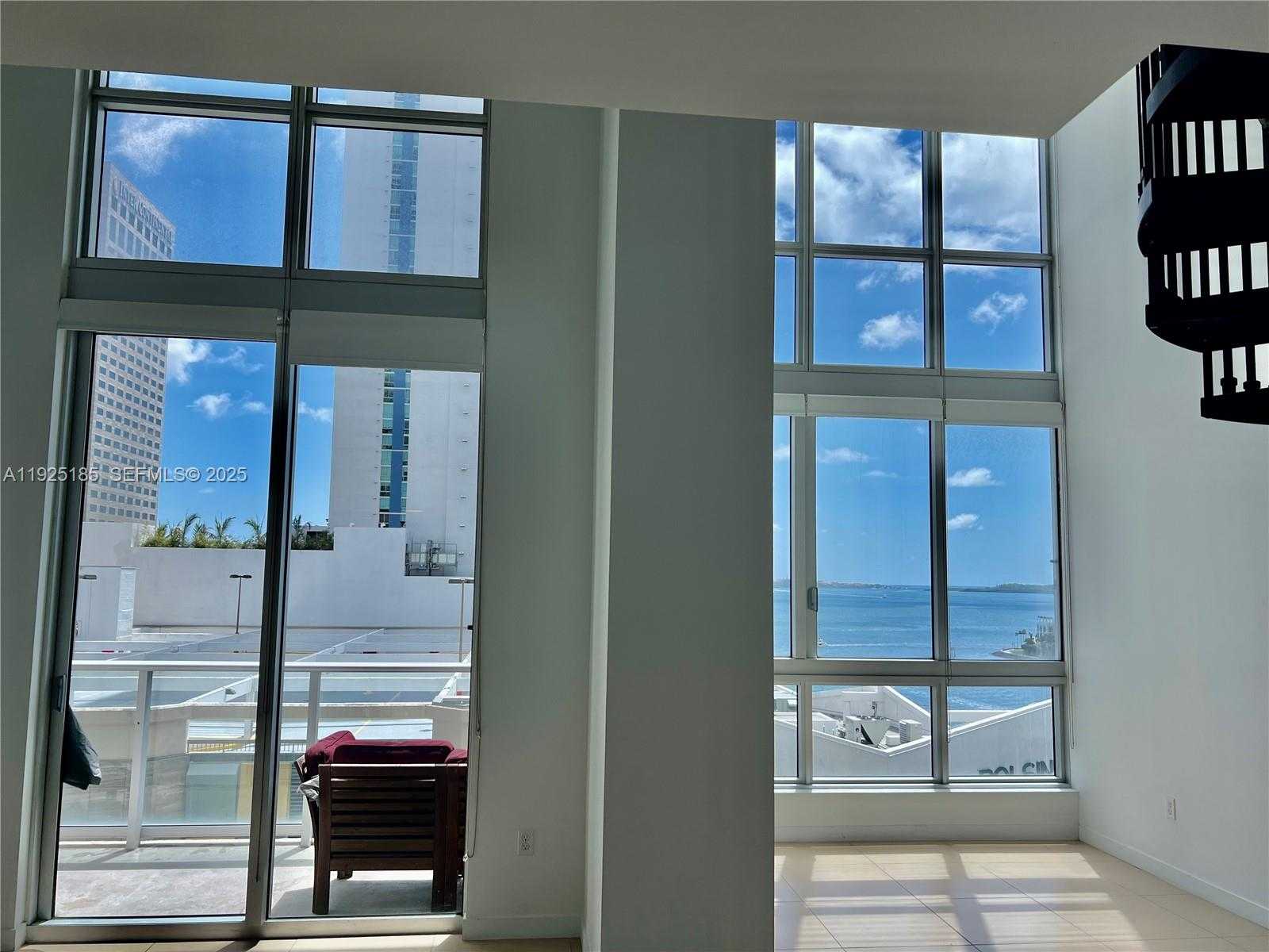 Small Image of 300 SOUTH BISCAYNE BLVD #Loft 1028, Miami Number 3