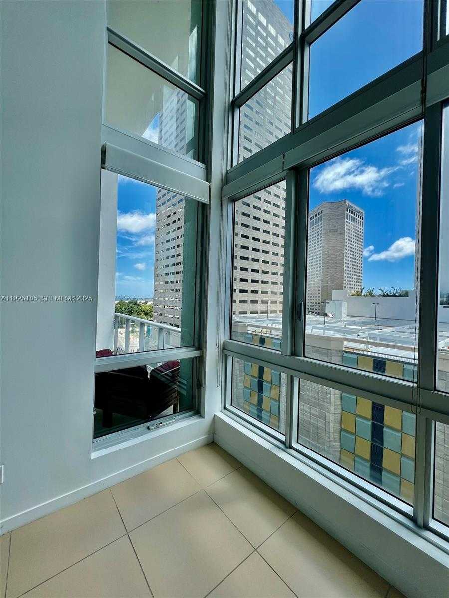 Small Image of 300 SOUTH BISCAYNE BLVD #Loft 1028, Miami Number 6