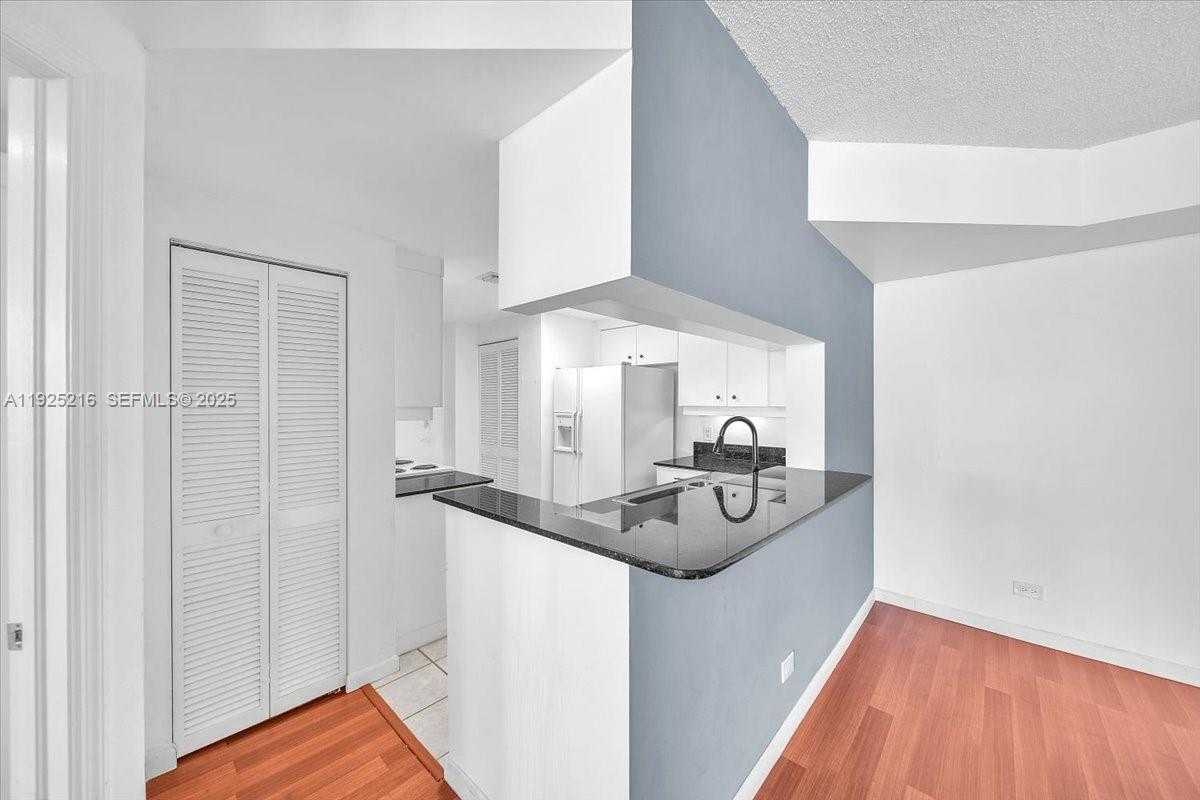 Small Image of 701 BRICKELL KEY BLVD #1911, Miami Number 10