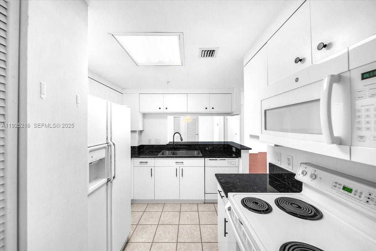 Small Image of 701 BRICKELL KEY BLVD #1911, Miami Number 16