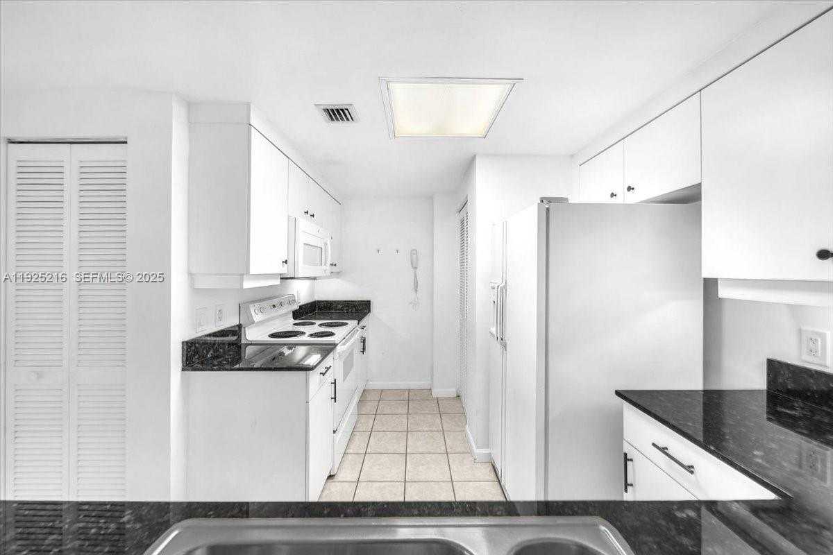 Small Image of 701 BRICKELL KEY BLVD #1911, Miami Number 4