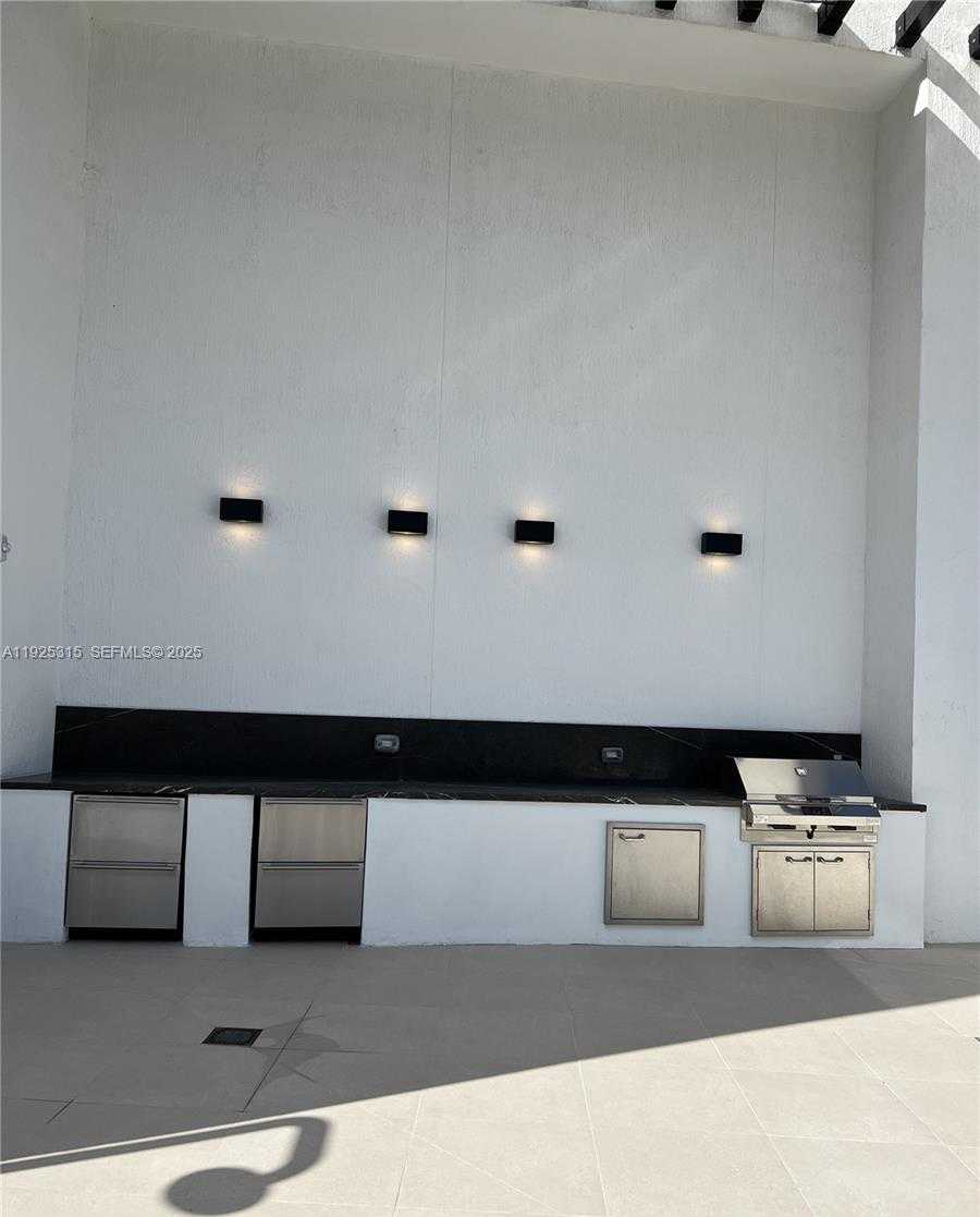 Small Image of 225 NORTH MIAMI AVE #1502, Miami Number 4