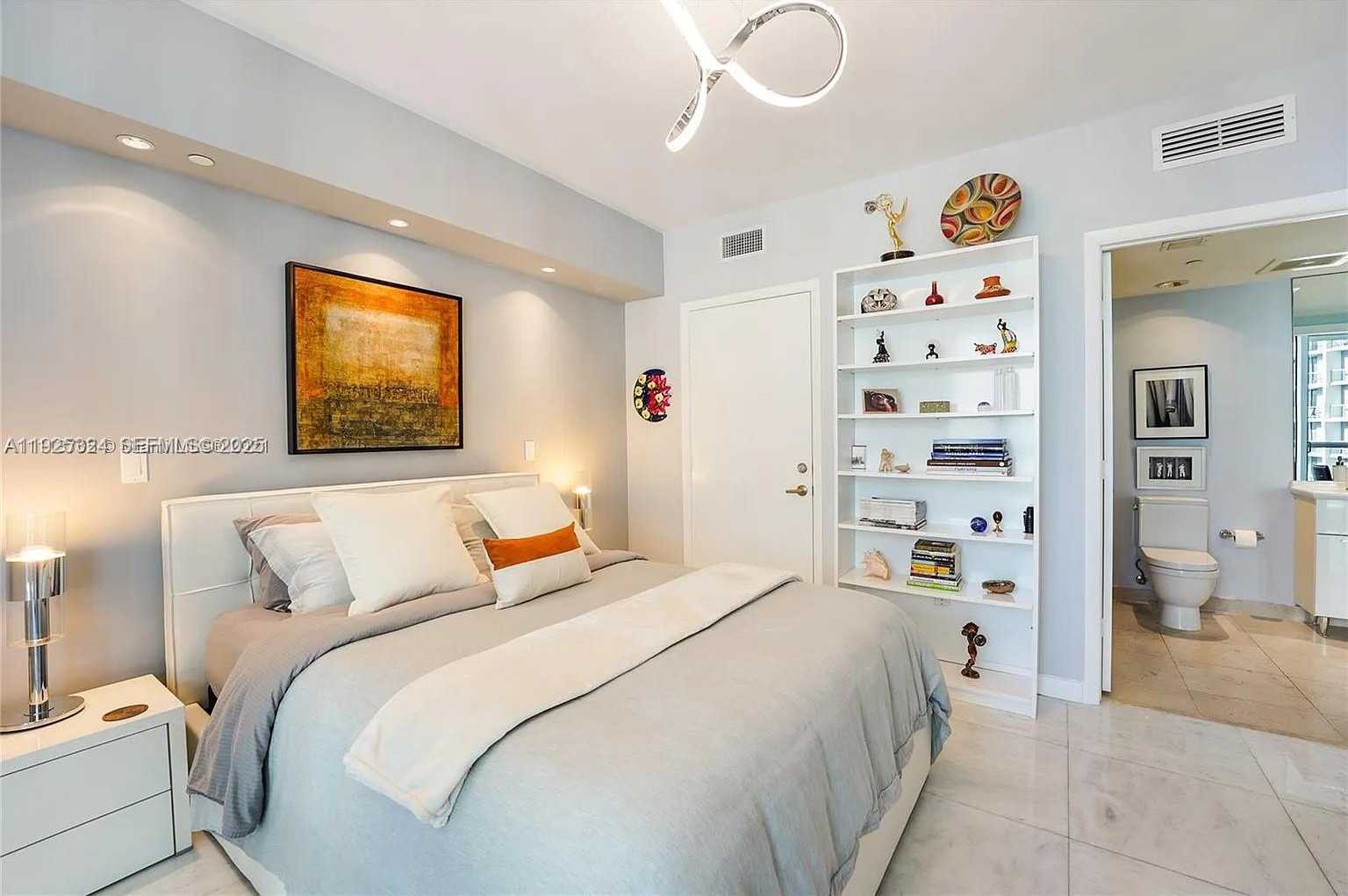 Small Image of 495 BRICKELL AVE #3304, Miami Number 17