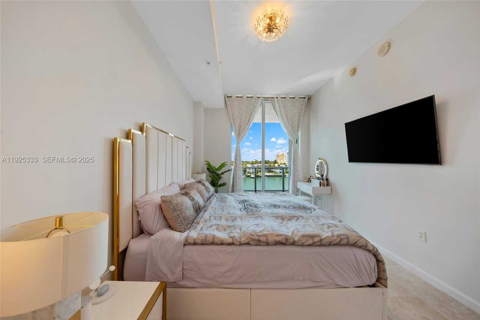 Small Image of 7930 EAST DR #DR, North Bay Village Number 14