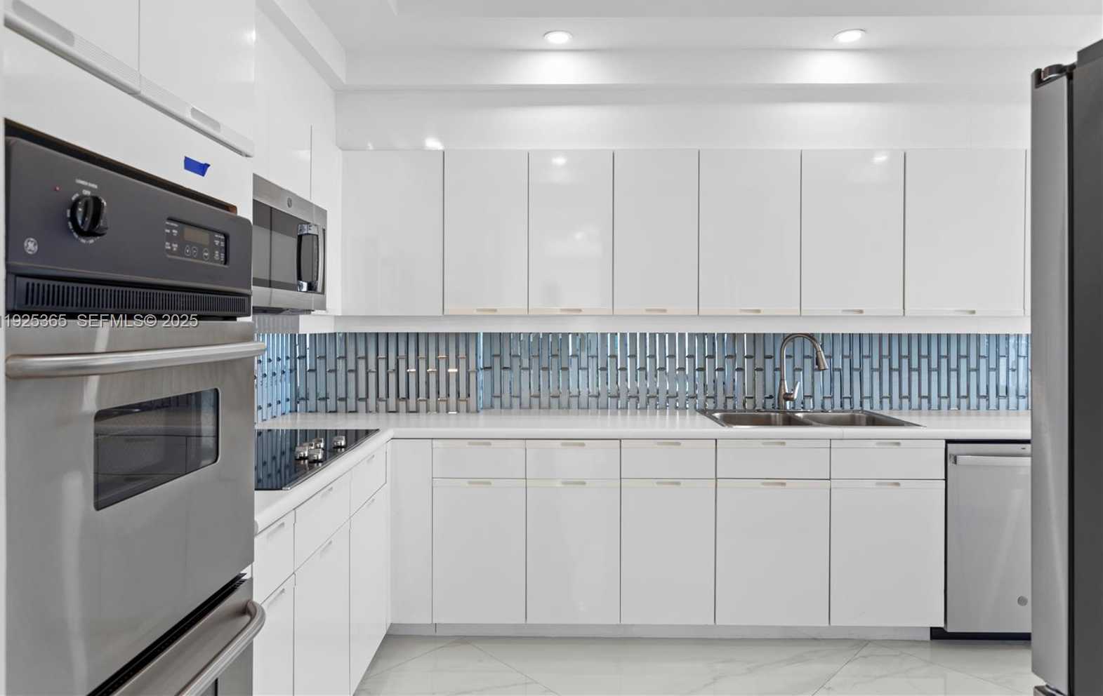 Small Image of 2000 ISLAND BLVD #PH-5, Aventura Number 11