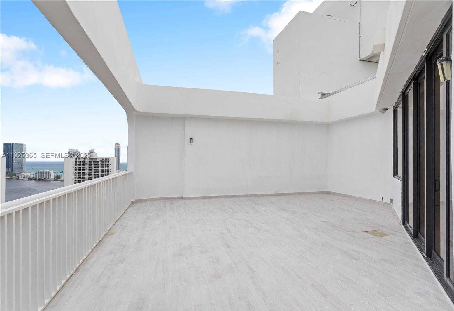 Small Image of 2000 ISLAND BLVD #PH-5, Aventura Number 14