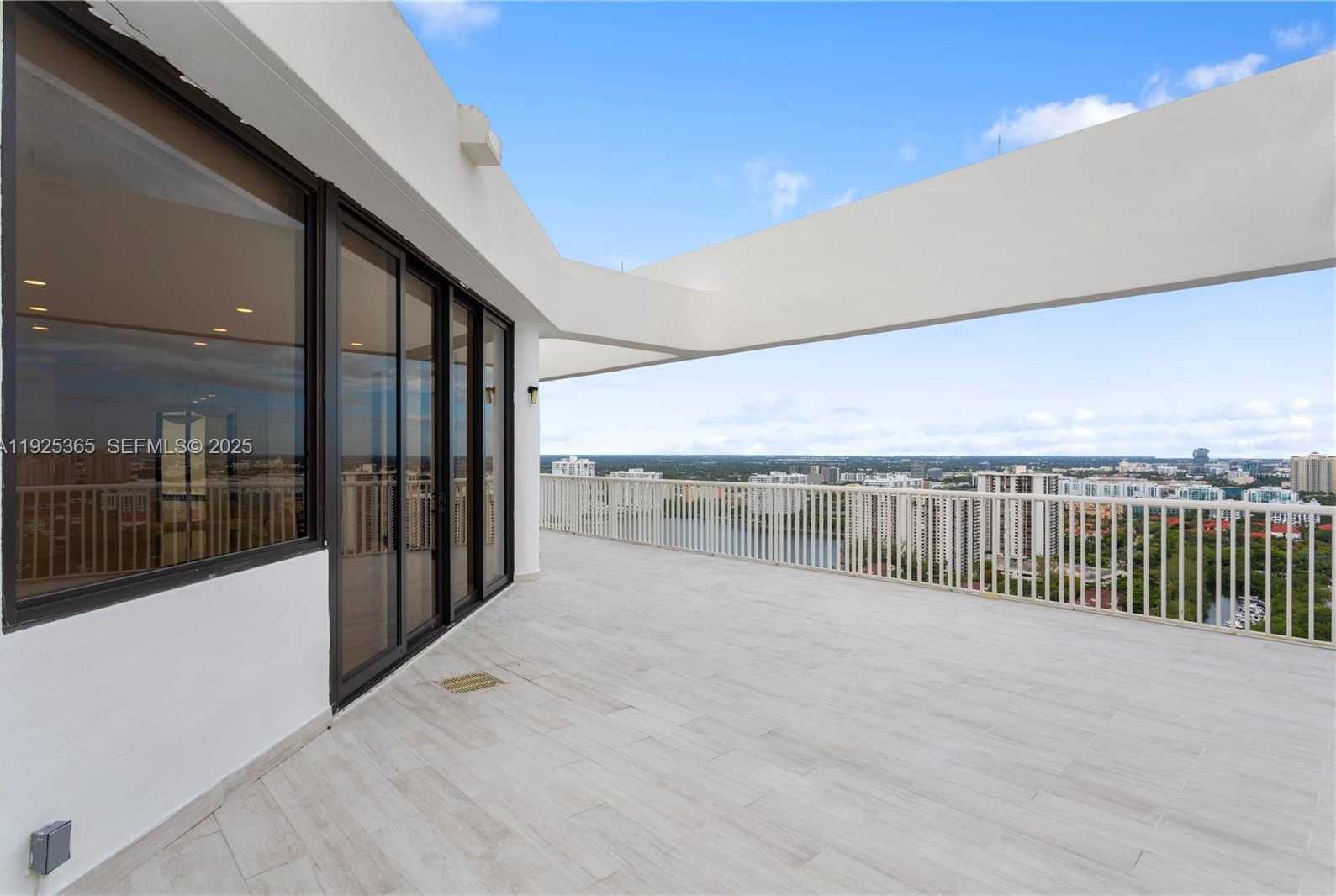 Small Image of 2000 ISLAND BLVD #PH-5, Aventura Number 16