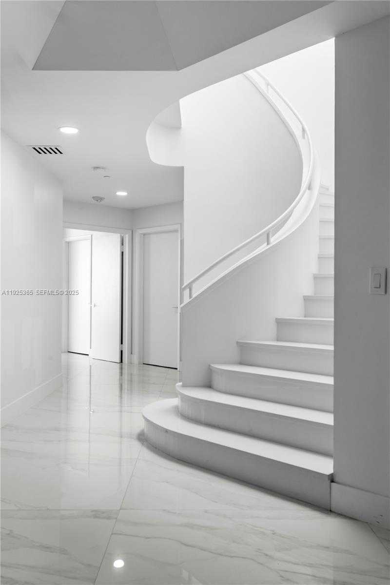 Small Image of 2000 ISLAND BLVD #PH-5, Aventura Number 23