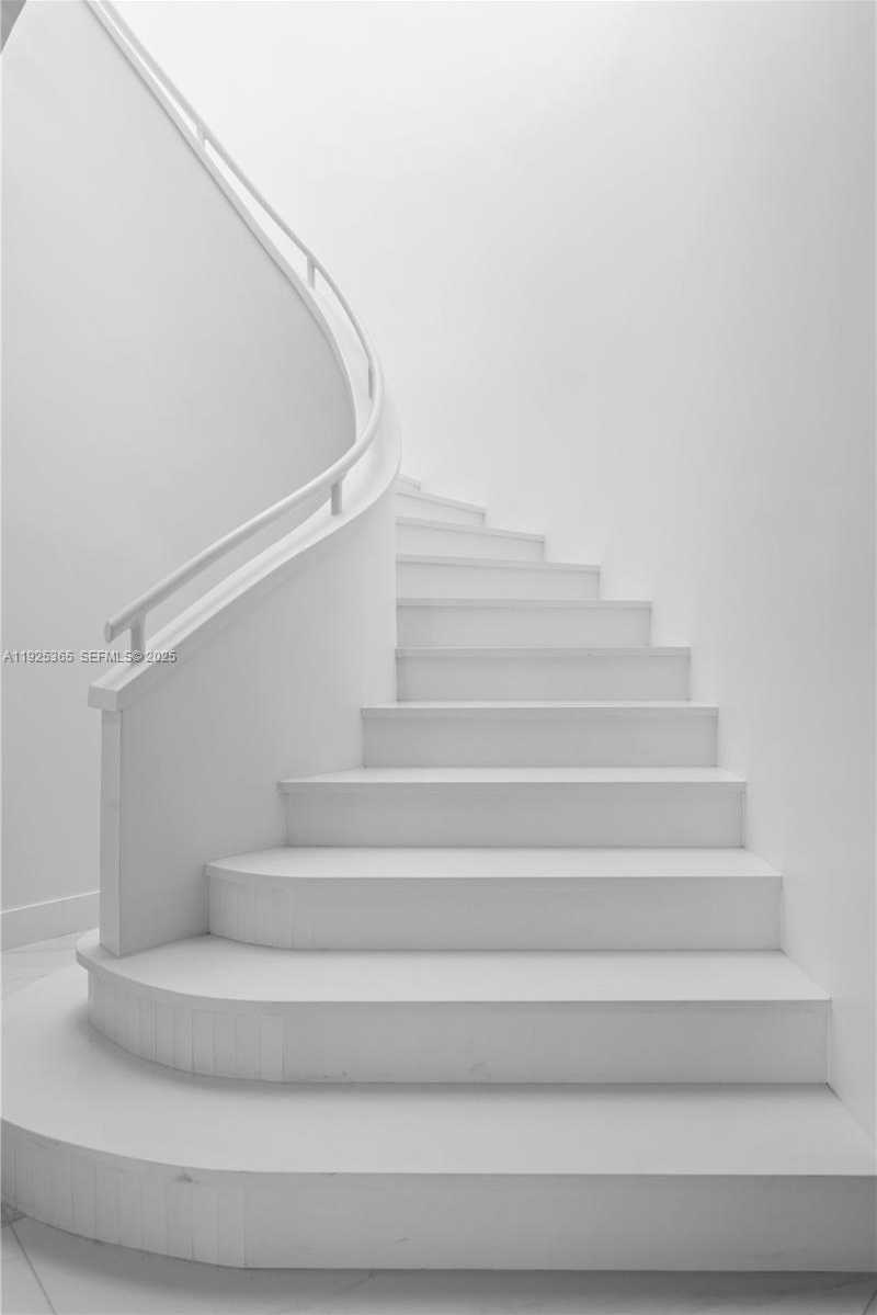 Small Image of 2000 ISLAND BLVD #PH-5, Aventura Number 24