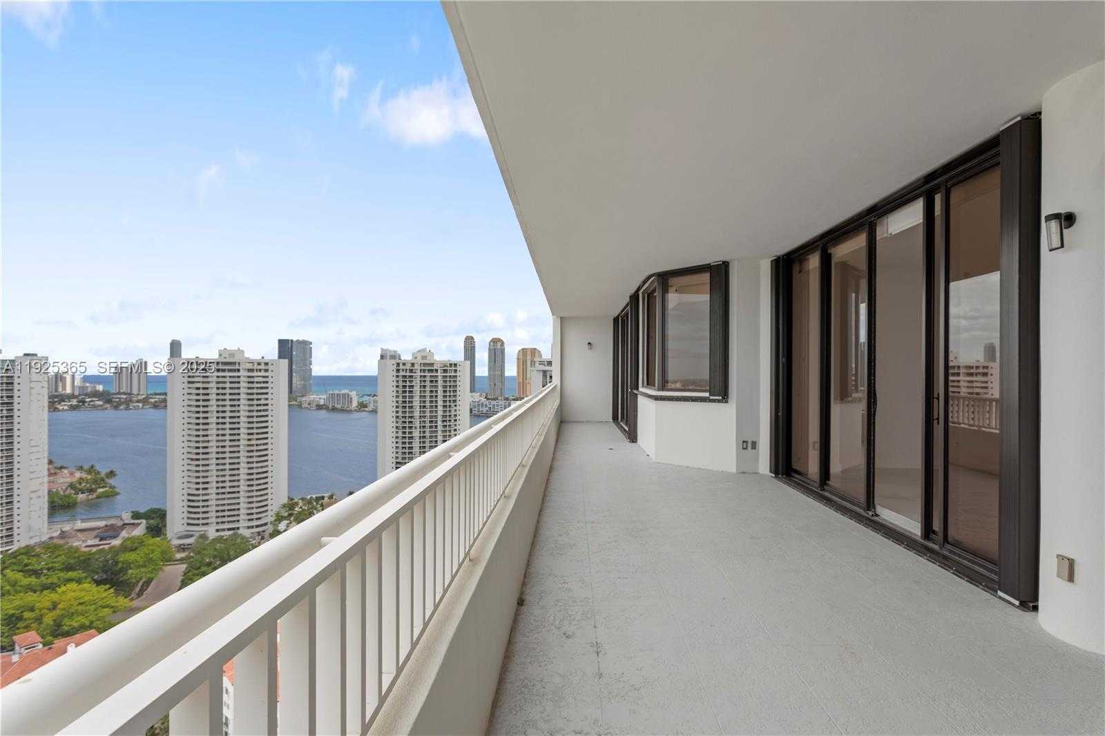 Small Image of 2000 ISLAND BLVD #PH-5, Aventura Number 36