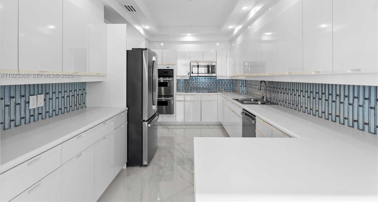 Small Image of 2000 ISLAND BLVD #PH-5, Aventura Number 9