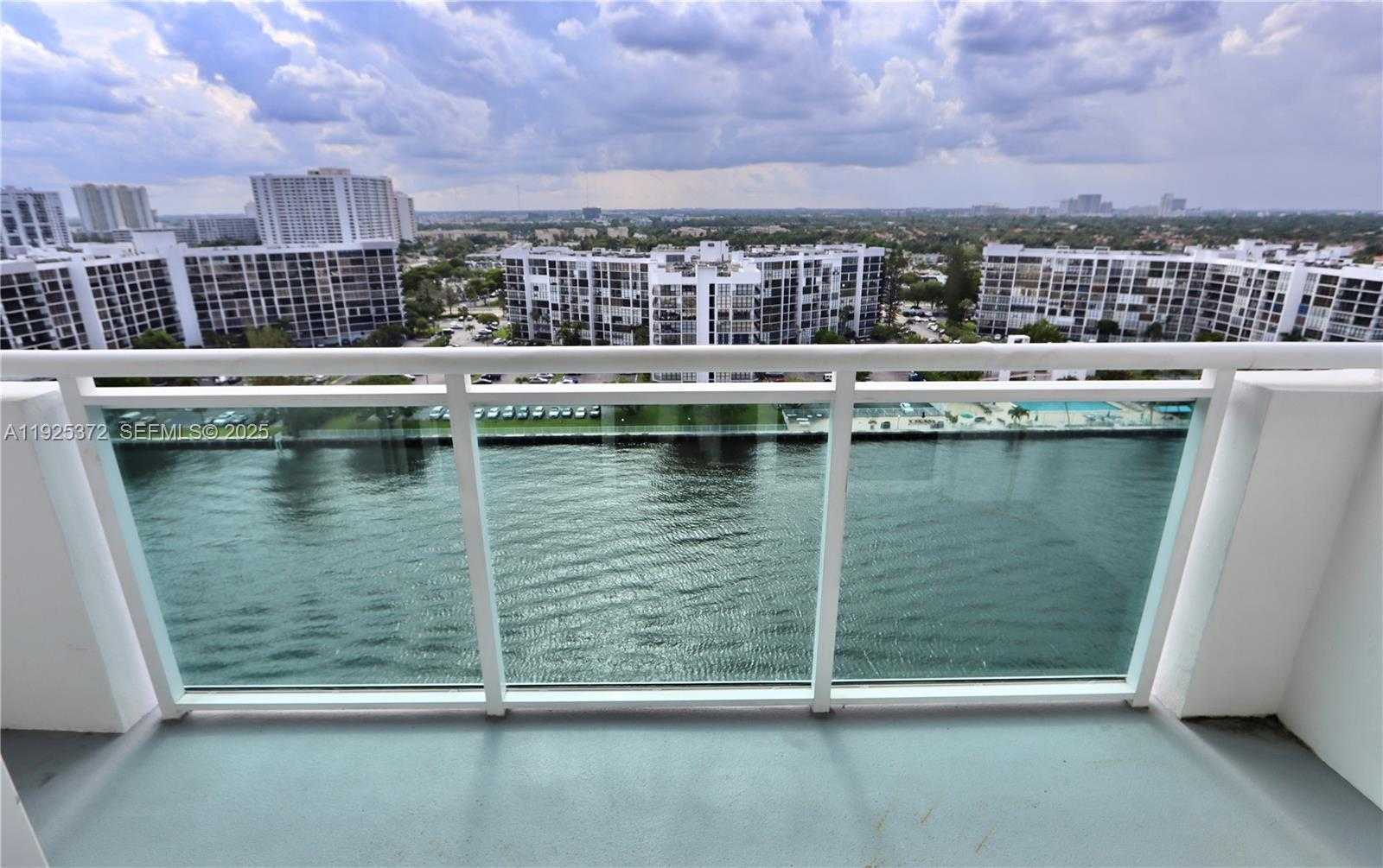 Imagen de Pequeño Objeto