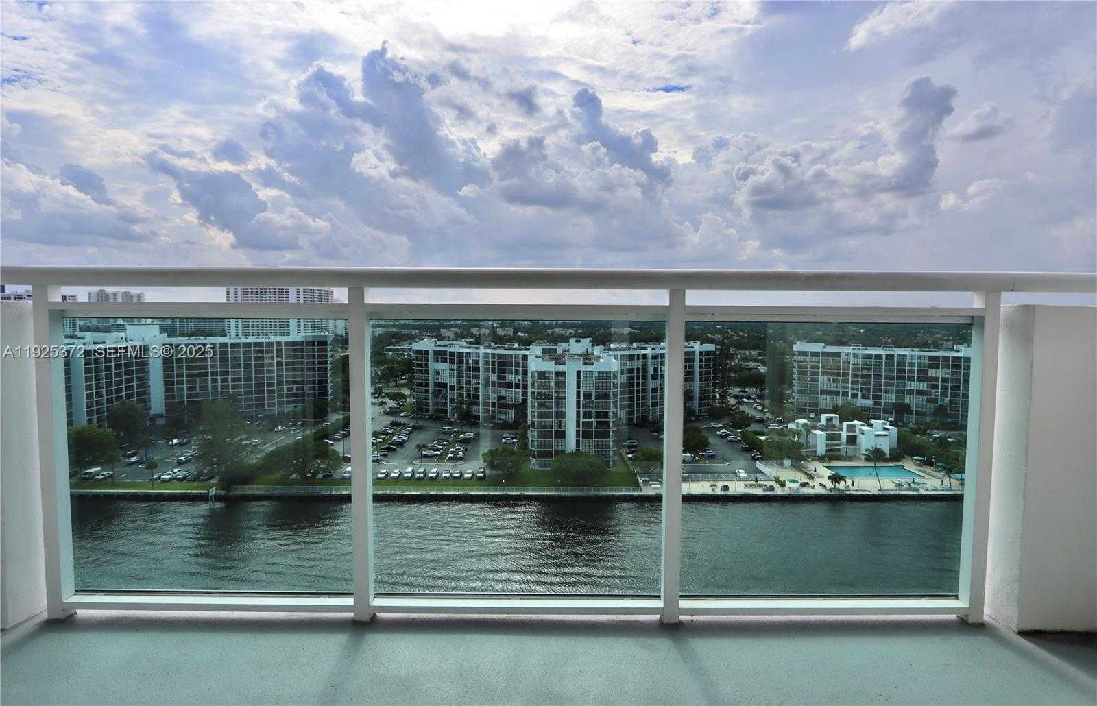 Imagen de Pequeño Objeto