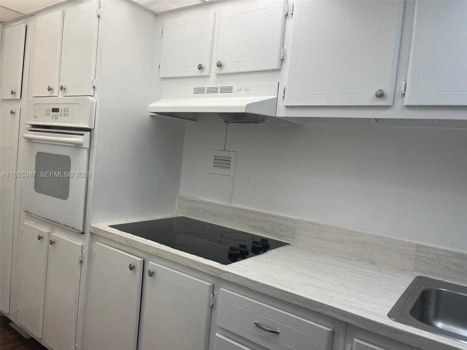 Small Image of 1000 WEST AVE #431, Miami Beach Number 10