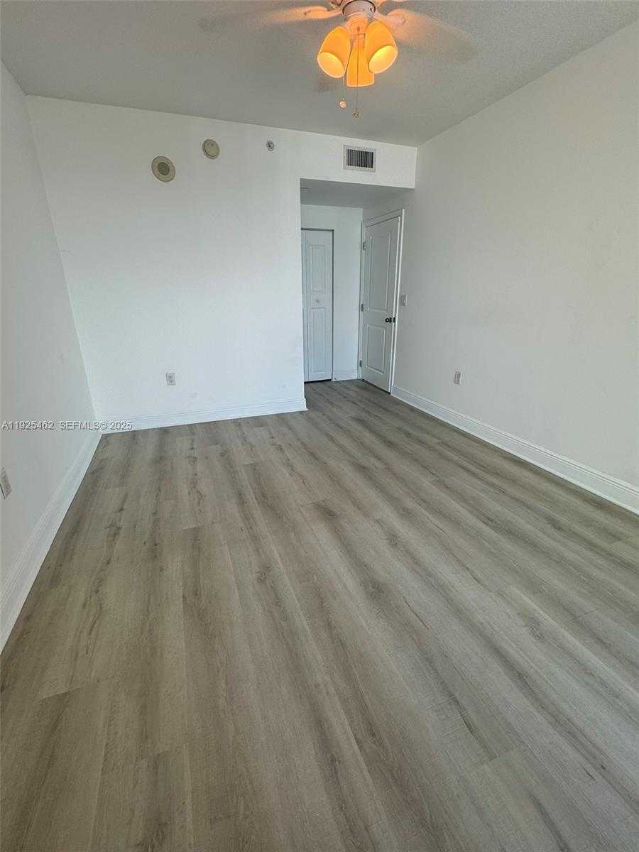 Small Image of 1250 SOUTH MIAMI AVE #2805, Miami Number 13