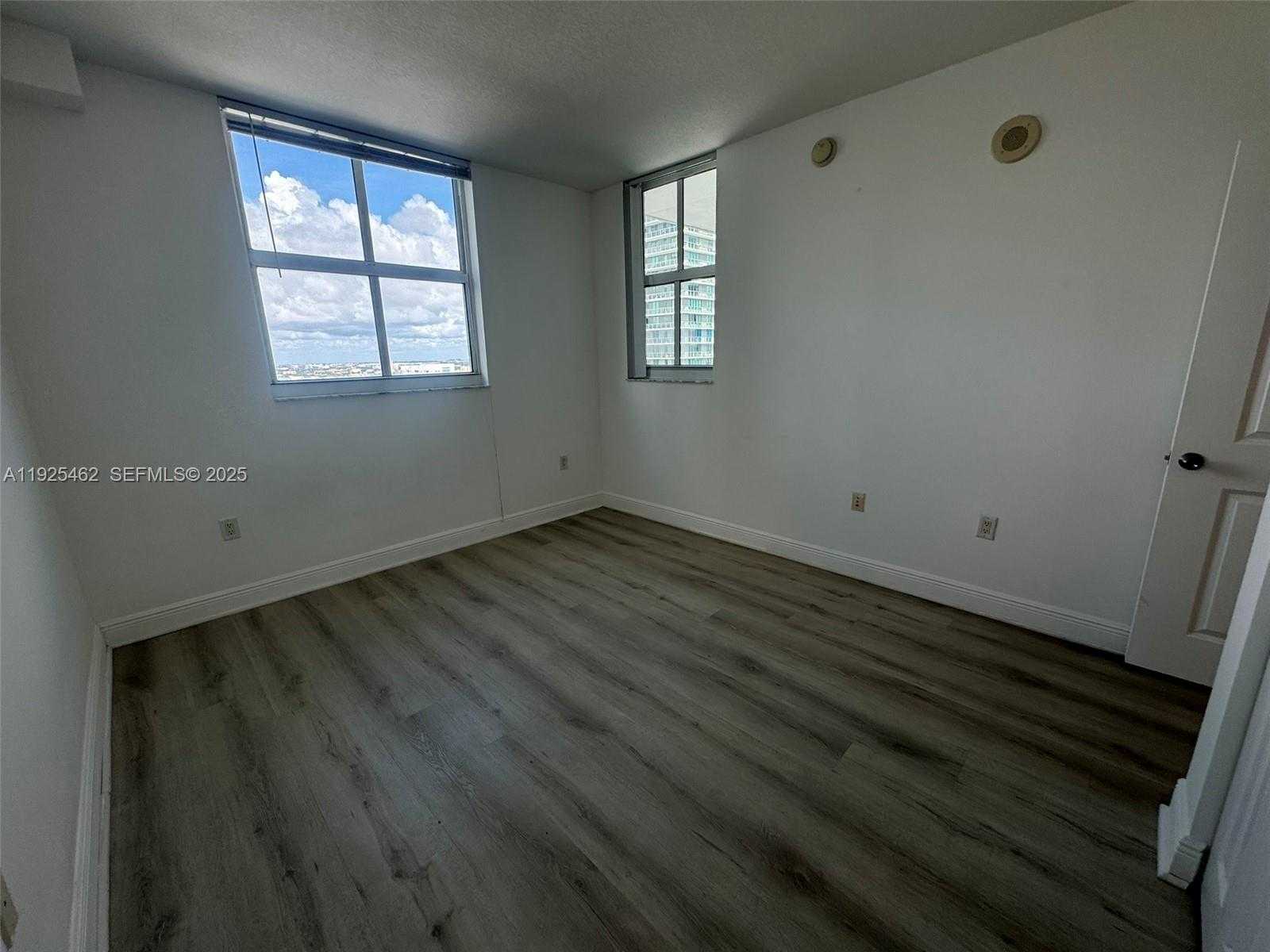 Small Image of 1250 SOUTH MIAMI AVE #2805, Miami Number 16