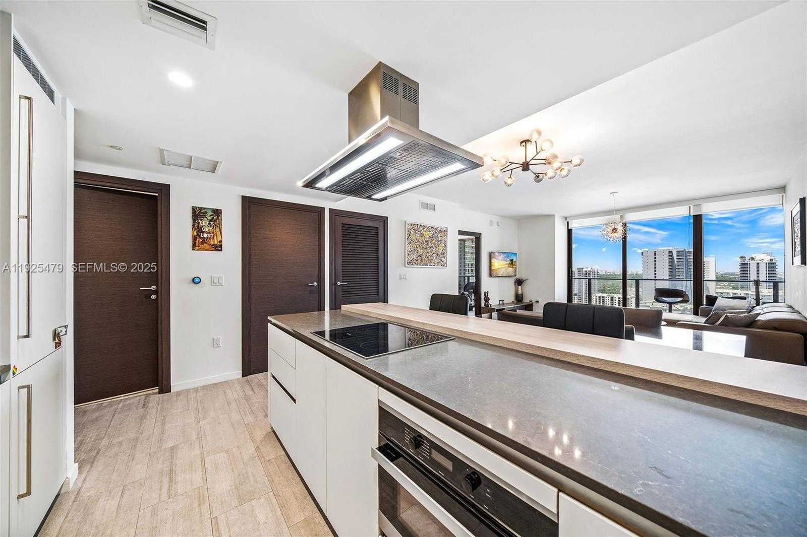 Small Image of 1000 BRICKELL PLZ #2111, Miami Number 2