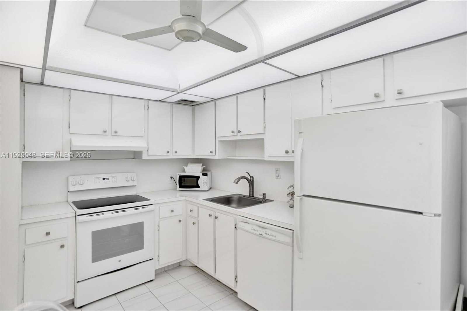 Small Image of 100 BAYVIEW DR #724, Sunny Isles Beach Number 10