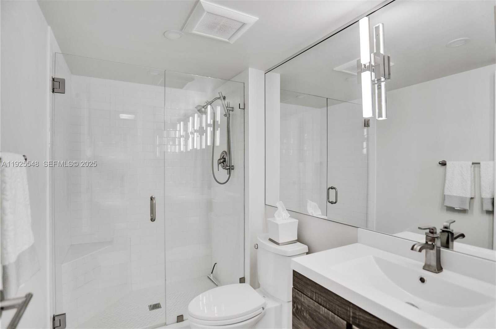 Small Image of 100 BAYVIEW DR #724, Sunny Isles Beach Number 13