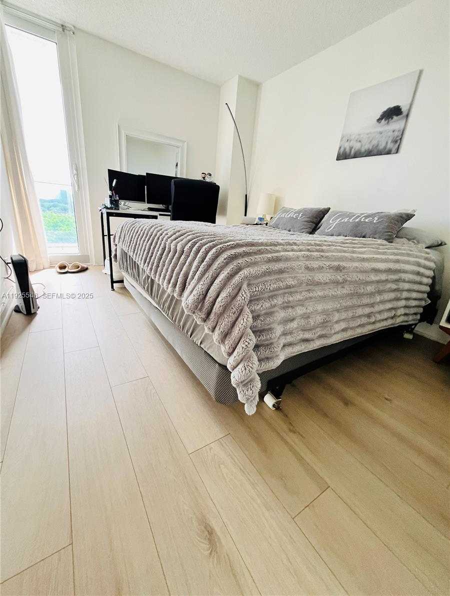 Small Image of 100 BAYVIEW DR #724, Sunny Isles Beach Number 14