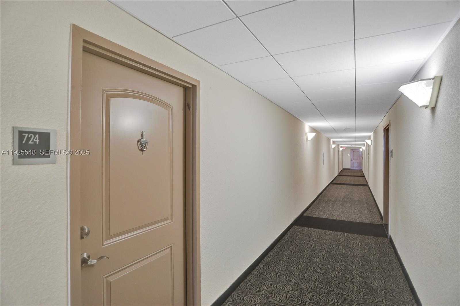 Small Image of 100 BAYVIEW DR #724, Sunny Isles Beach Number 17