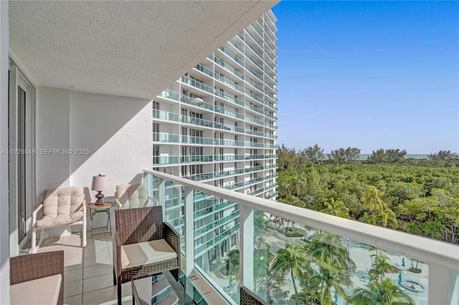 Small Image of 100 BAYVIEW DR #724, Sunny Isles Beach Number 3