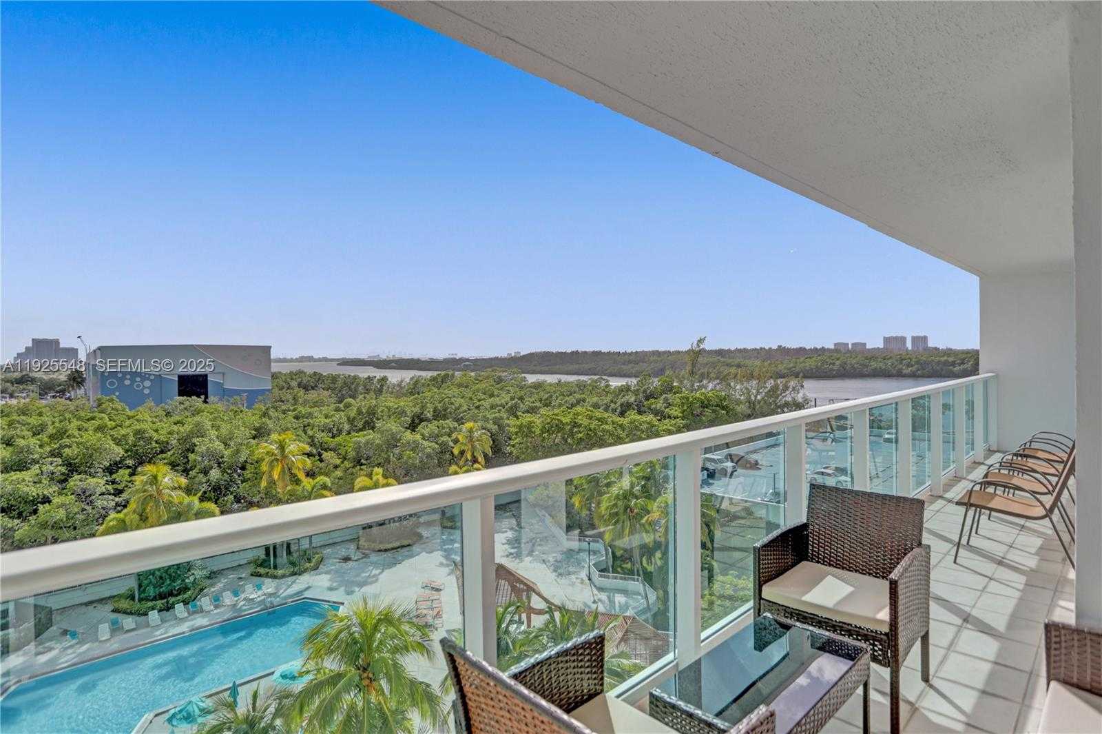 Small Image of 100 BAYVIEW DR #724, Sunny Isles Beach Number 4