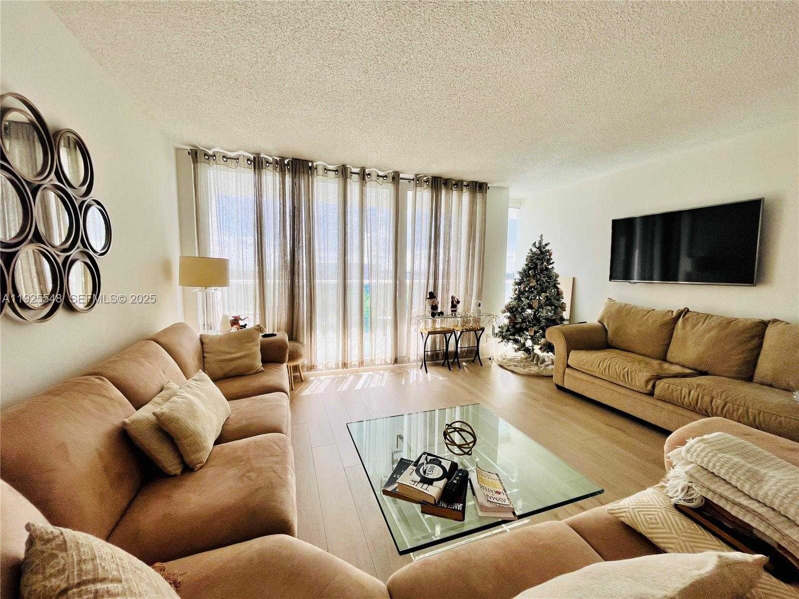 Small Image of 100 BAYVIEW DR #724, Sunny Isles Beach Number 5