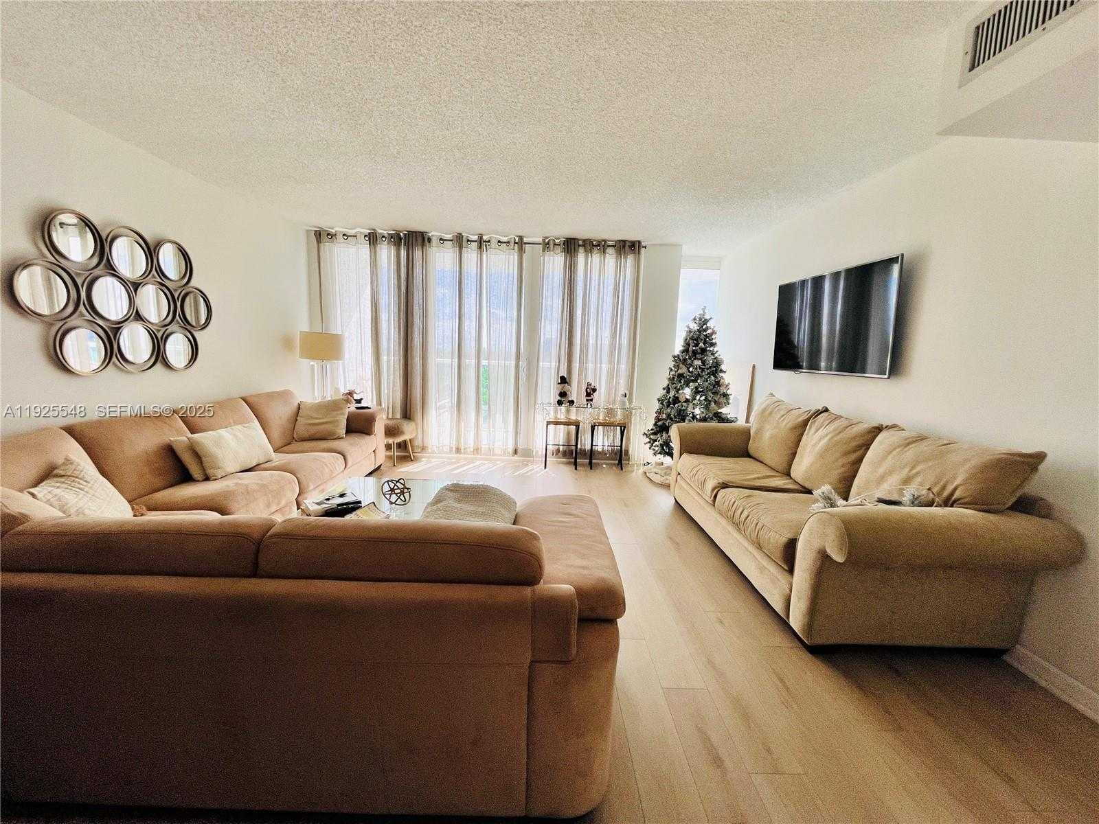 Small Image of 100 BAYVIEW DR #724, Sunny Isles Beach Number 6