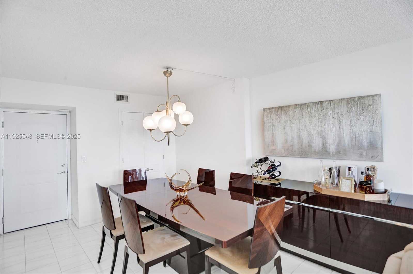 Small Image of 100 BAYVIEW DR #724, Sunny Isles Beach Number 8