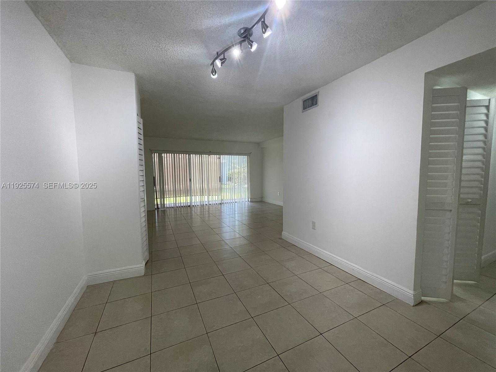 Small Image of 9375 FONTAINEBLEAU BLVD #L119, Miami Number 3