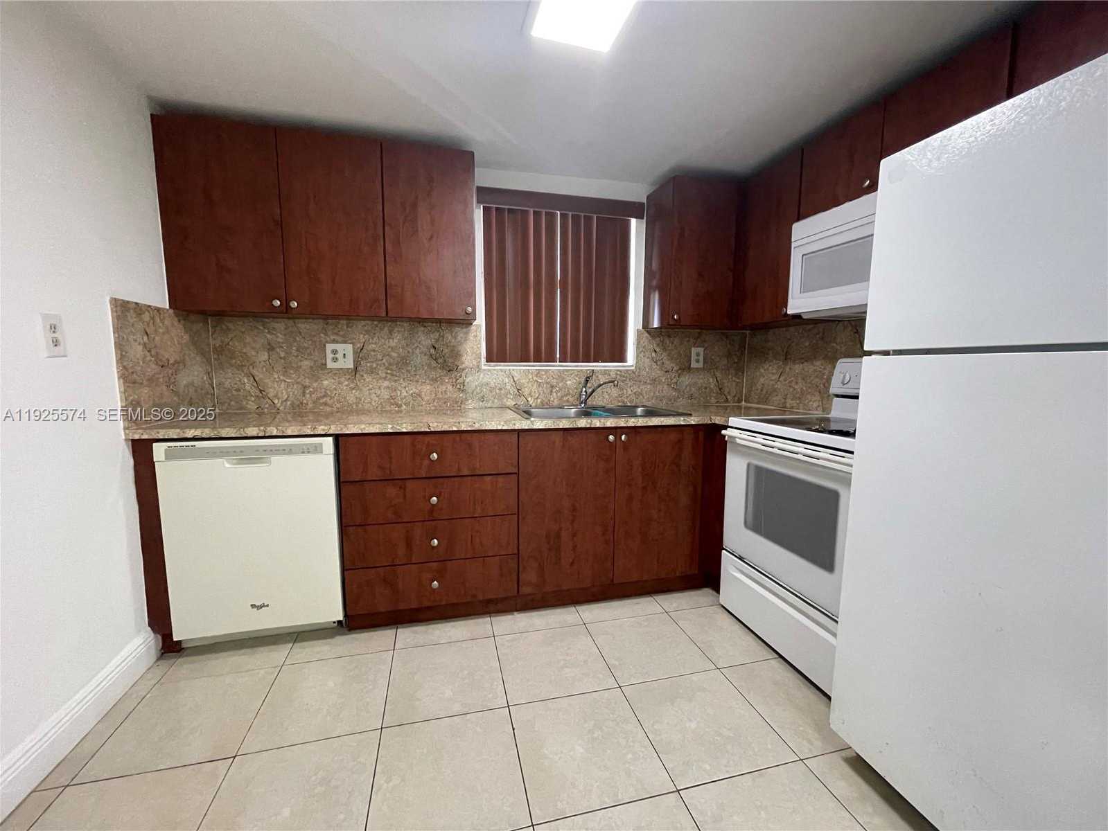 Small Image of 9375 FONTAINEBLEAU BLVD #L119, Miami Number 7